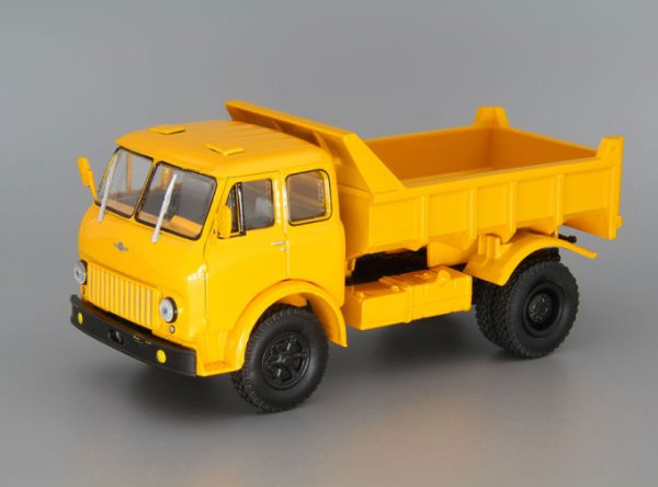 MAZ-503B xe ben vàng