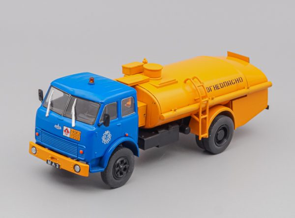 MAZ-5334 xăng dầu xanh