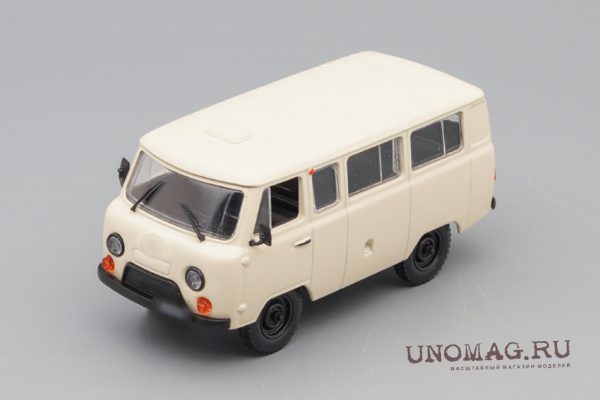 UAZ-452V trắng