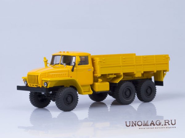 Ural-43202 xe tải vàng
